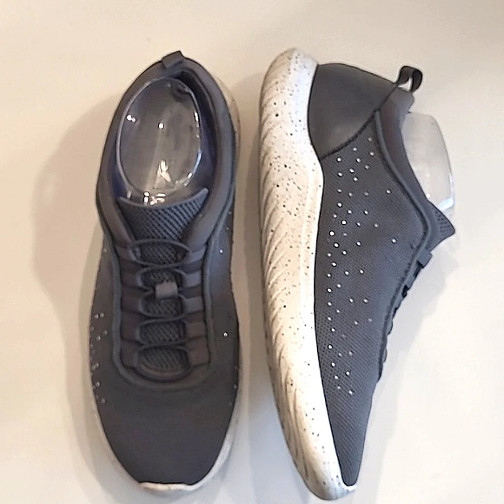 Clarks Nova Step Sneaker Pull On Moisture Wicking Bungee Laces Stretchy Low Top